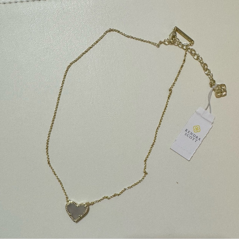 Kendra Scott Ari Heart Pendant Necklace. NWT. - Picture 2 of 2